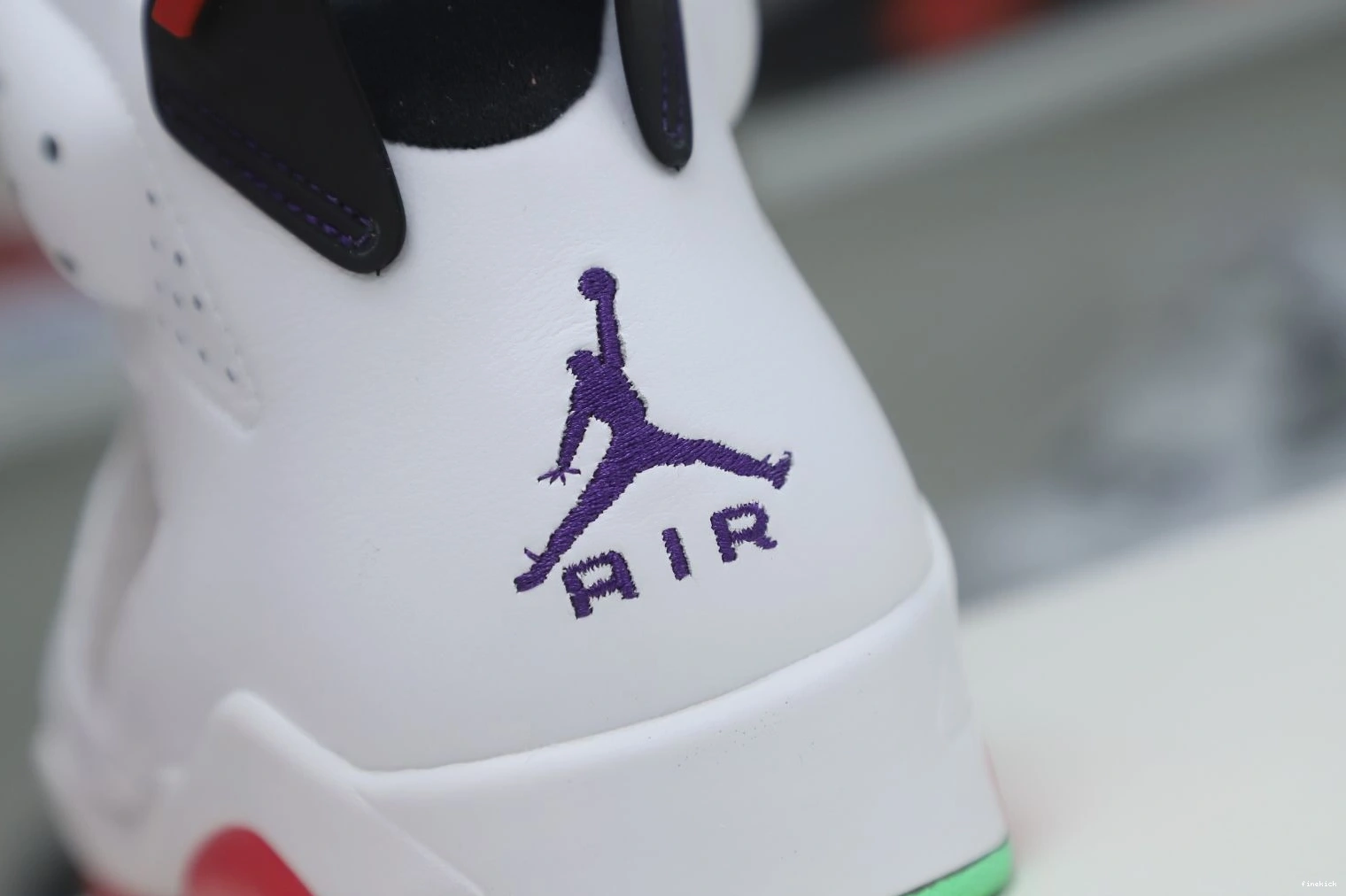 NEUTRAL GREY JORDAN RETRO 6 AIR 1030